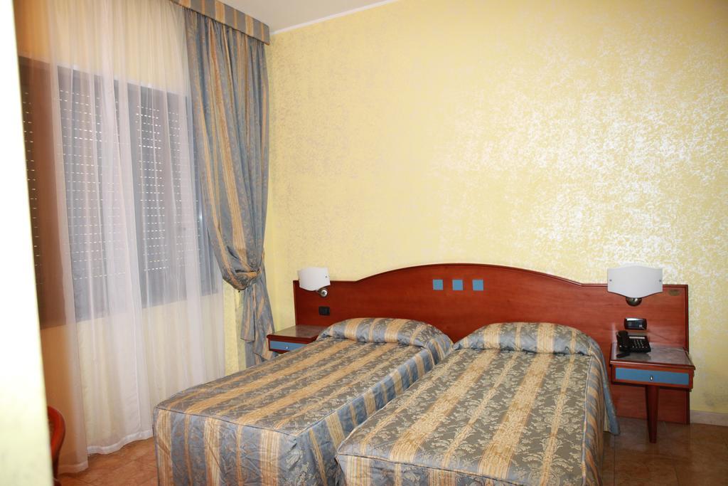 Hotel San Giuseppe - Cityhotel קטנזארו חדר תמונה