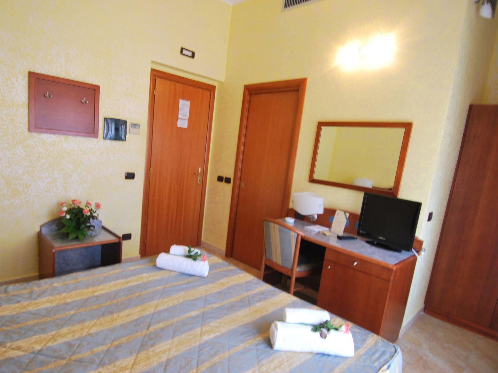 Hotel San Giuseppe - Cityhotel קטנזארו מראה חיצוני תמונה
